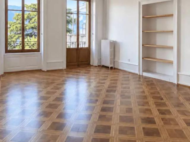 Vevey ruelle du Lac 1 appartement de 4.5 pièces de 170m2 au 2ème étage
