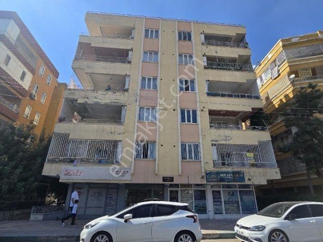 Veysel Karani Mahallesinde Satılık 4+1 Daire