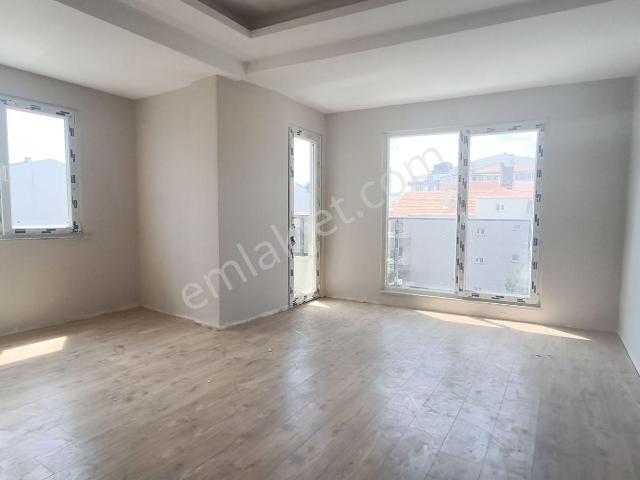 Veysel Karani Cad Deniz Manzaralı Asansörlü Satılık 5+1 Daire