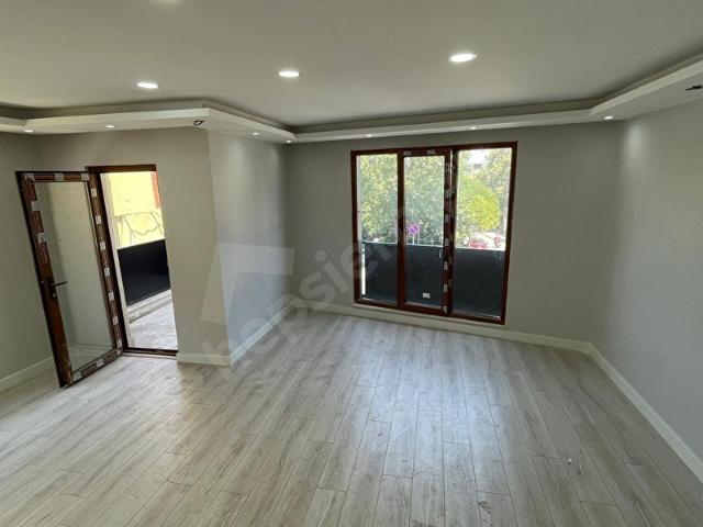 Veysel Karani Caddesi Üzerinde Geniş ve Kullanışlı 2+1 Satılık