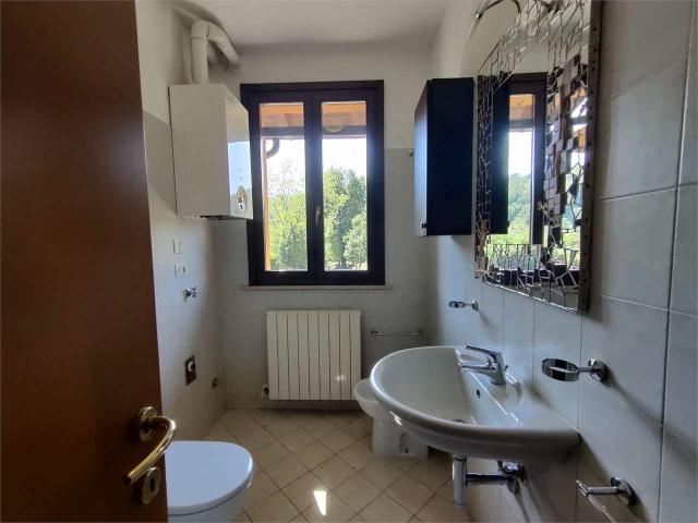 VEZZANO S.C MINI CON TERRAZZO E INGRESSO INDIPENDENTE