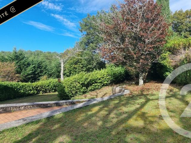 VEZAC Charmante maison de 4 chambres avec piscine et sous. 119m² Vézac