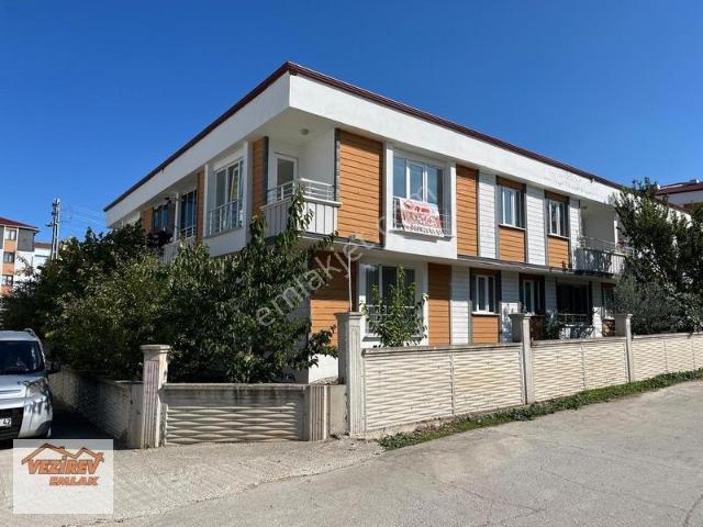Vezirev Emlak'tan Esentepe Mah. 3+1 Kiralık Daire