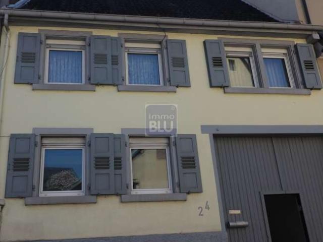 VHB: Haus zum Wohnungspreis: charmant, bezugsfrei, viel Platz für kleines Geld, kleiner Garten