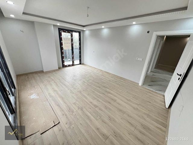 VİZYON EMLAK'TAN MERKEZİ YERDE ARAKAT ASANSÖRLÜ GENİŞ DAİRE