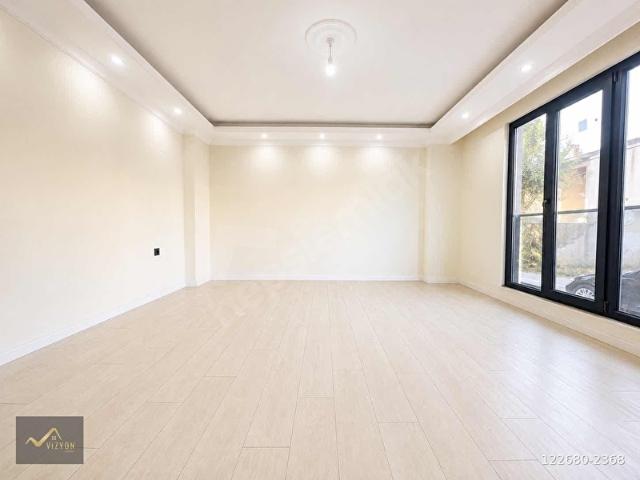 VİZYON EMLAK'TAN CADDE YAKINI ÖNÜ KAPANMAZ 2+1 DAİRE