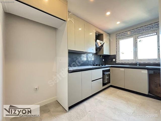 VİZYON'DAN FENERYOLUNDAN SIFIR BİNADA 135M2 BALKONLU BOŞ 3+1 BOŞ