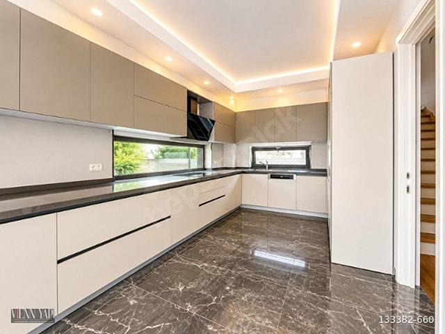 [VİENN'DEN] MARİNA'DA DAİRE FİYATINA 5+2 HAVUZLU VİLLA