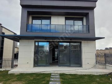 VİLLA BAĞLICA da SİTE İÇİNDE LÜKS VİLLA KAPALI OTOPARKLI