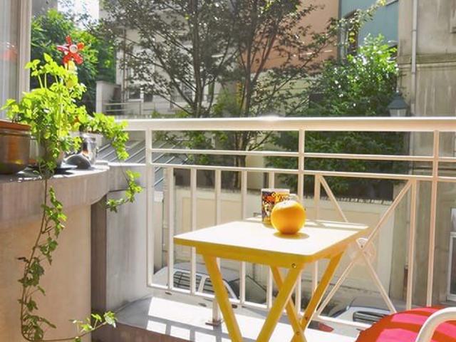 VINTAGE APARTMENT near Metro Louise