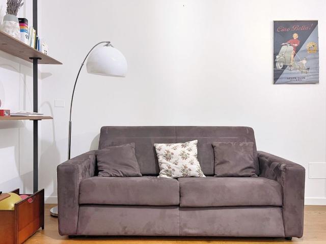 Vintage Style Apartment with Parking in Saragozza District, Bologna Amsterdam Apartments for Rent