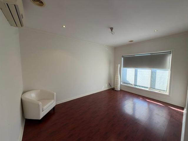 Vintage 3Br Unit in Truganina!