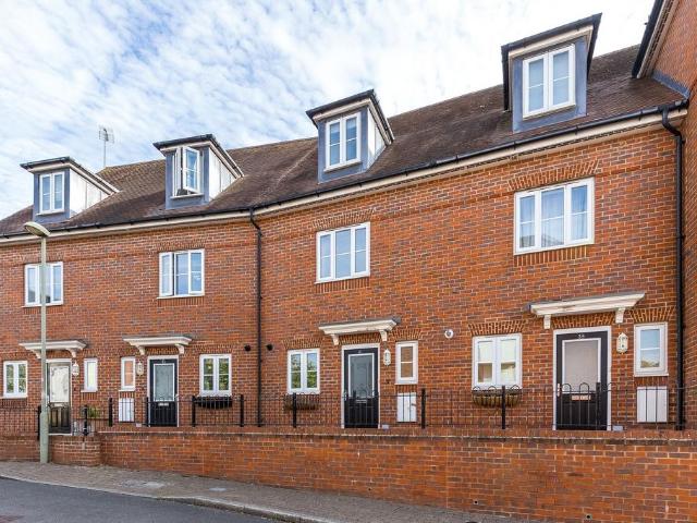Vintner Road, Abingdon OX14 3 bed terraced house to rent £1,800 pcm £415 pw