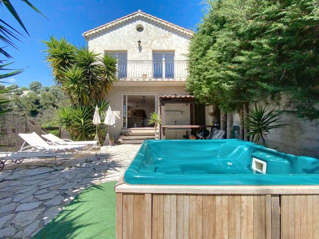 Vinaigrier – Domaine rare composé de deux maisons avec pisci. 429m² Nice