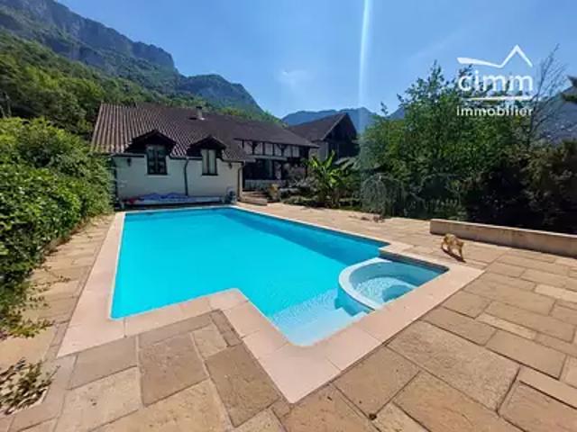 Saint Gervais 38470 Achat / Vente maison 7 pièces t7 piscine