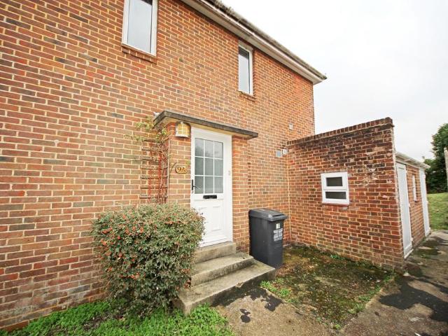Vince Close, Kinson, Bournemouth 2 bed flat to rent £1,100 pcm £254 pw