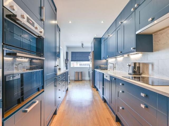 Vincent Gardens NW2, Gladstone Park, London, 4 bed detached house to rent, £4,100 pcm | PrimeLocation