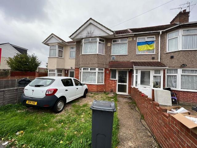 Vincent Road, Hounslow, TW4 4 bed terraced house to rent £2,850 pcm £658 pw