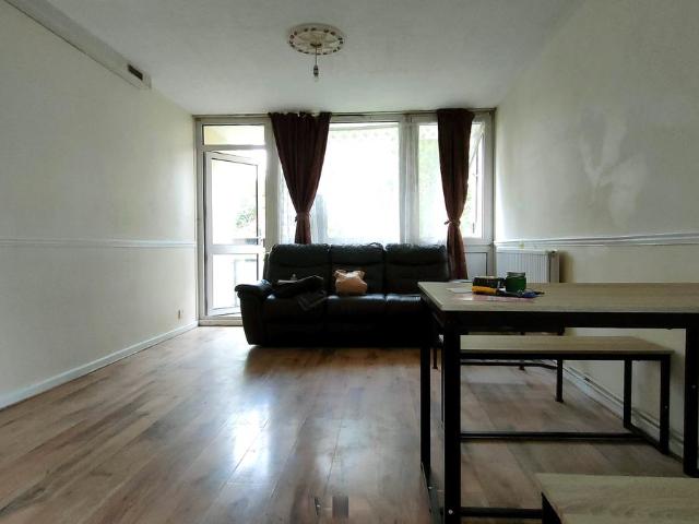 Vincent Road, Woolwich SE18, 2 bed flat to rent, £1,800 pcm | PrimeLocation