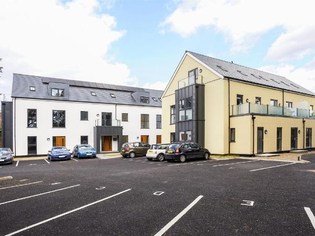 Vine Court, Dorking RH4, 2 bed flat to rent, £1,450 pcm | PrimeLocation
