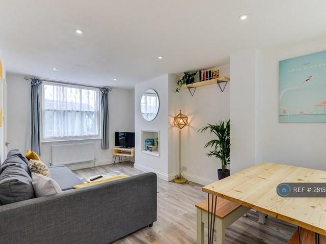 Vine Street, Brighton & Hove, BN1 2 bed terraced house to rent £1,900 pcm £438 pw