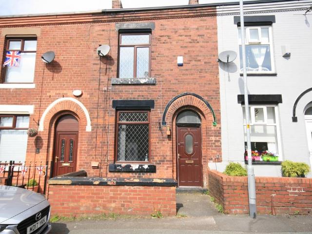 Vine Street, Chadderton OL9 2 bed terraced house to rent £895 pcm £207 pw