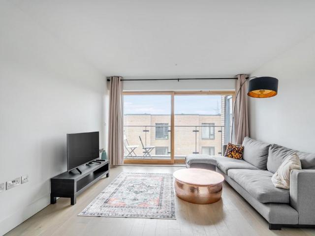 Vinery Way, Hammersmith, London, W6 1 bed flat to rent £3,185 pcm £735 pw