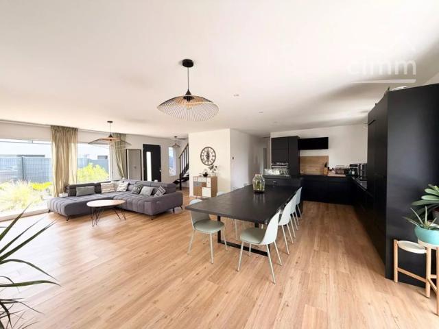 VINEUIL 41350 – Maison contemporaine de 140 m² – 5 chambres – Terrain clos – Domotique – Proche écoles