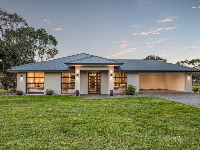 Vineyard Living with Flexible Multi Generational Accommodation