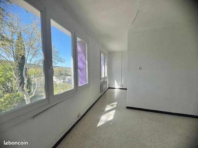 Vinon appartement t3/4 avec balcon et parking