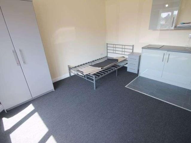 Violet Avenue, Uxbridge, UB8
