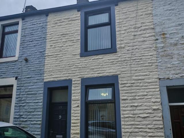 Violet Street, Burnley BB10 2 bed terraced house to rent £625 pcm £144 pw