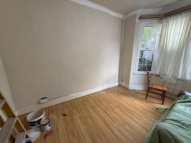 Violet Road, London E17 1 bed flat to rent £1,595 pcm £368 pw