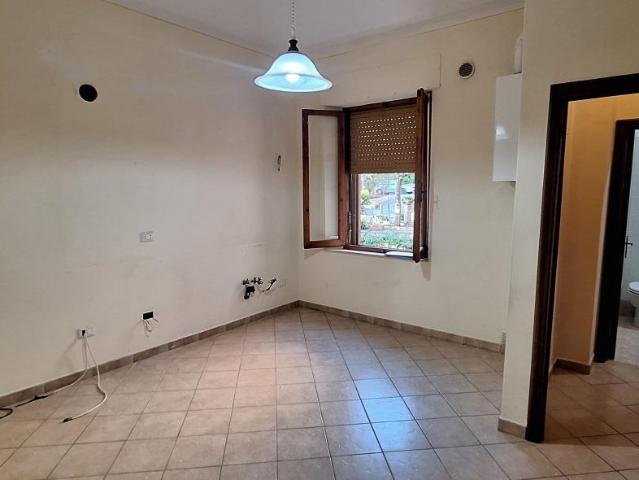 via 1 maggio 13 bilocale 50mq