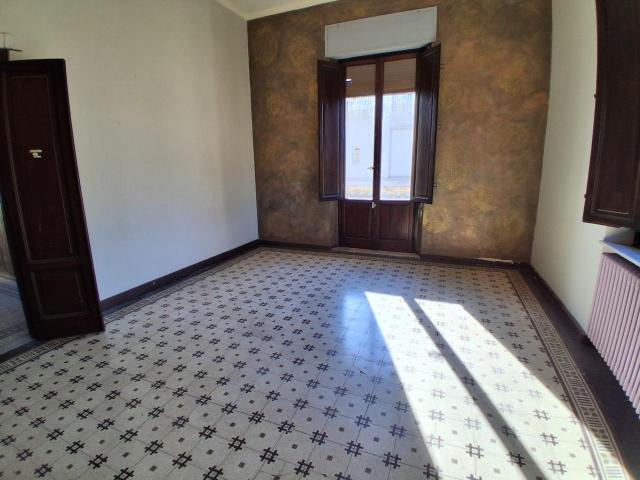 Via C. Angeloni 10 vani 360mq