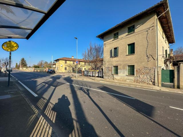 VIA CODROIPO 6 12 vani 441mq