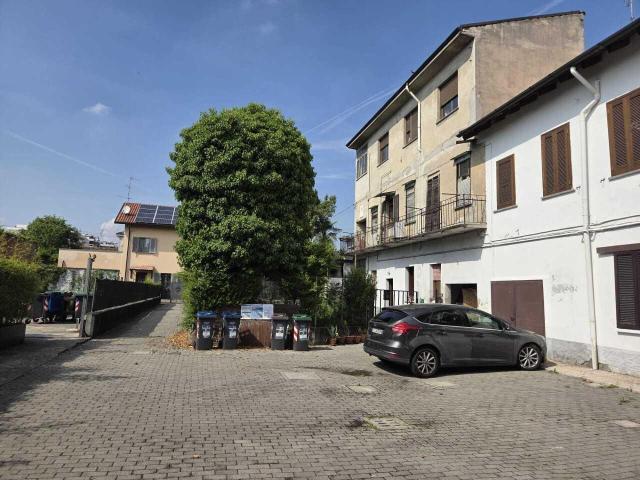 Via Col di Lana 24 5 vani 150mq