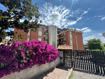 Villa Indipendente in vendita a Via Colleferro Guidonia Montecelio - Ascensore