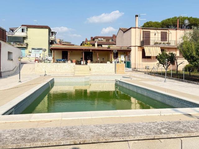 Via Colleferro trilocale 80mq