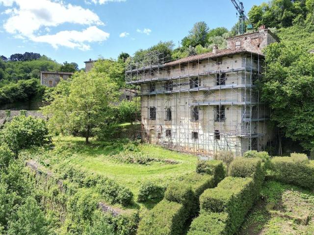 Località Colli 5 20 vani 850mq
