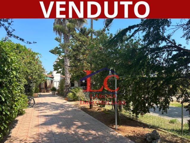 Via Corfu´ 303 5 vani 81mq
