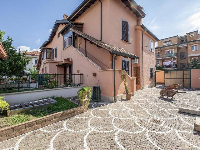 Via Corigliano Calabro 5 vani 150mq