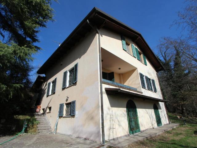 Via Ca´ Foscolo 10 vani 400mq