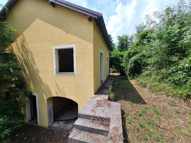 Via caduti di isoverde 6 vani 100mq
