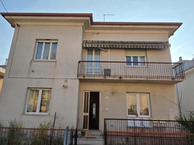 Via Cagnacci 12 5 vani 140mq