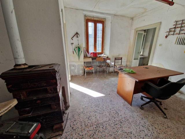 Via Calisto Sguazzi 12 vani 240mq