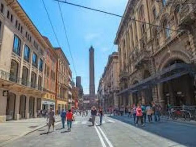 Via Calzolerie, Bologna, Emilia Romagna 40125