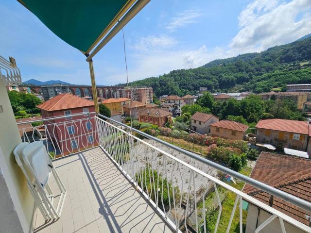 Via Campomorone 105 7 vani 97mq