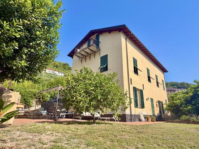 Via Campi Rossi 54 8 vani 300mq