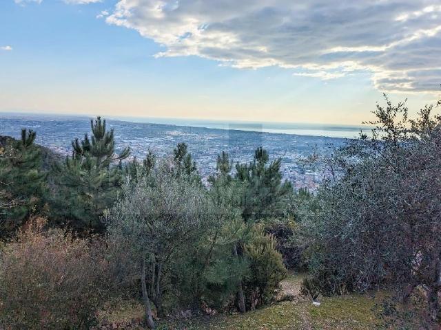 Via Capezzano 33 21 vani 390mq